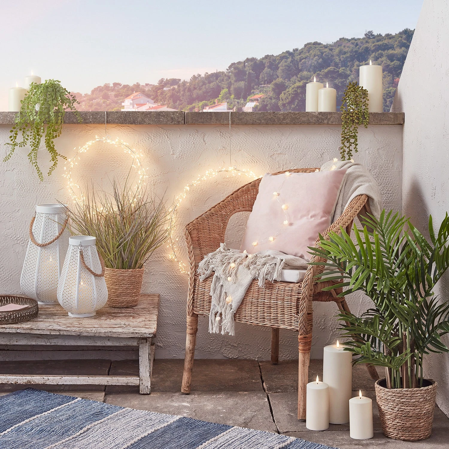 Pollensa Große Gartenlaterne Weiß Mit TruGlow® Outdoor Kerze 5 Pollensa Große Gartenlaterne Weiß Mit TruGlow® Outdoor Kerze – Bild 3