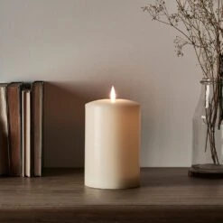 TruGlow® LED Stumpenkerze Breit 15cm -Geschäft Für Dekorative Beleuchtung CA19020 TruGlow Kleine Stumpenkerze 15cm nah P1