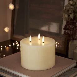 TruGlow® Dreidochtige LED Kerze Elfenbeinfarben 15 TruGlow® Dreidochtige LED Kerze Elfenbeinfarben -Geschäft Für Dekorative Beleuchtung CA21008 truglow ivory led 3 wick candle books