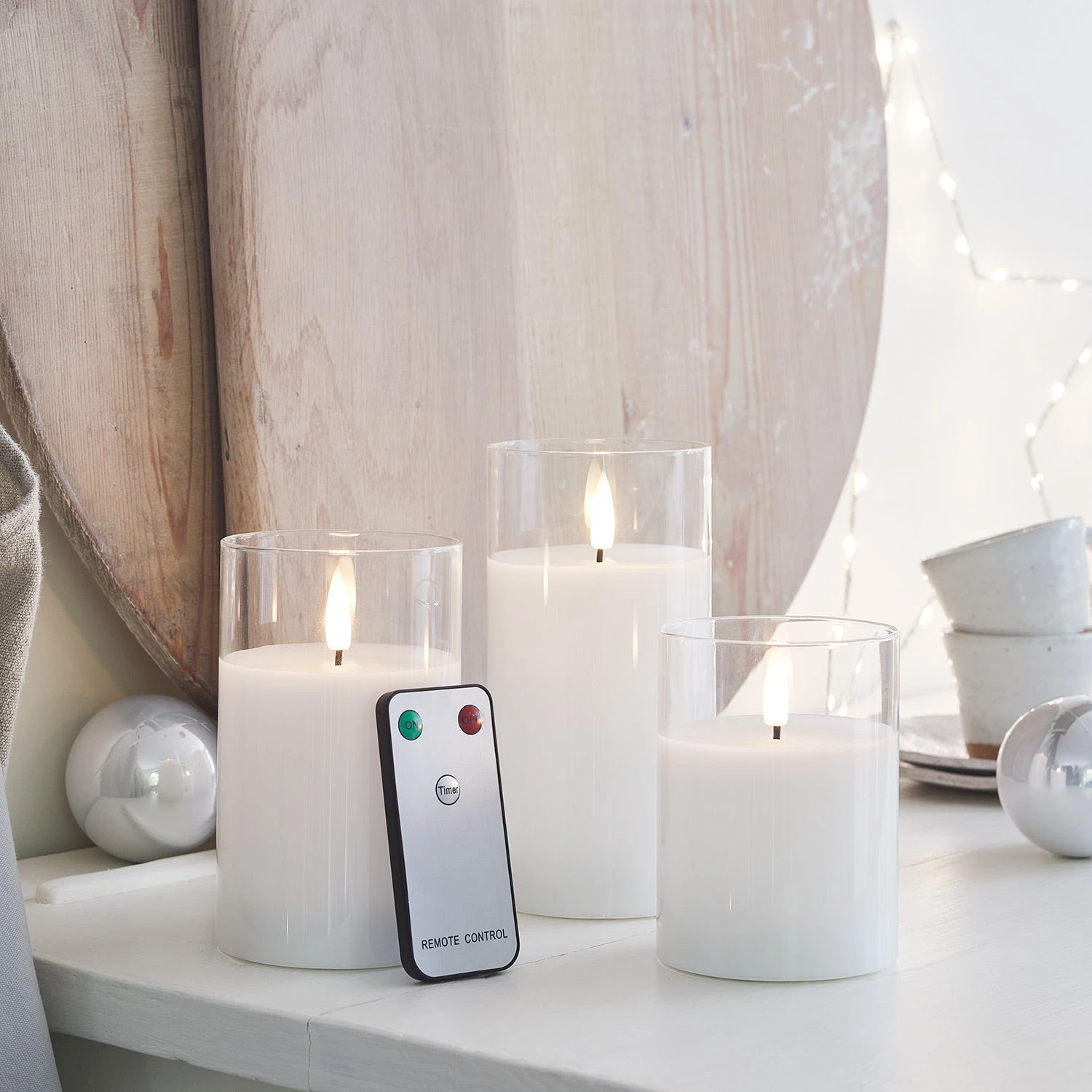 TruGlow® LED Kerzen Trio Weiß In Gläsern Mit Fernbedienung 3 TruGlow® LED Kerzen Trio Weiß In Gläsern Mit Fernbedienung