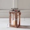 Salcombe Holz LED Laterne -Geschäft Für Dekorative Beleuchtung LA15102 Small Wooden Rope Handle Battery Lanterns Living Room Close P1