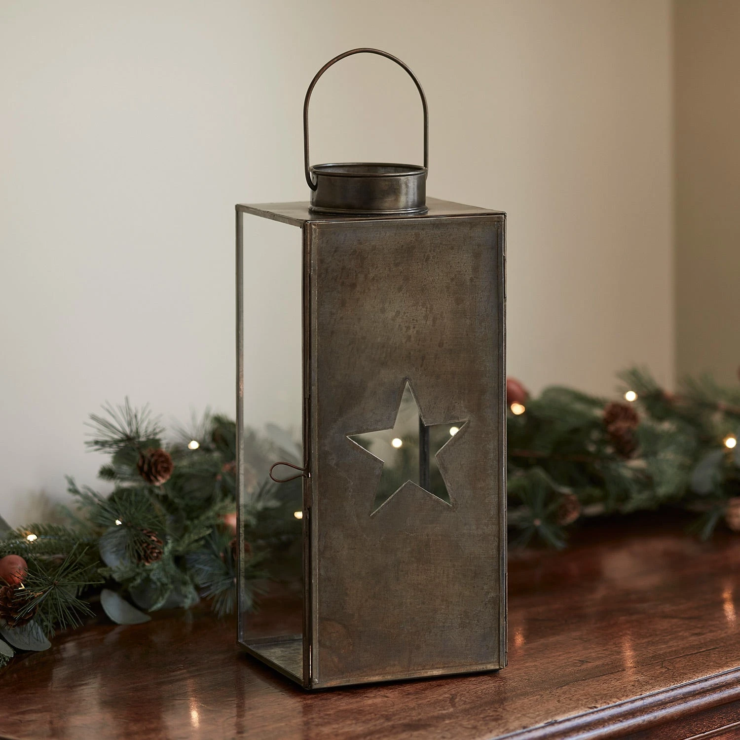 Große LED Weihnachtslaterne Stern Messingfarben Mit TruGlow® LED Kerze 4 Große LED Weihnachtslaterne Stern Messingfarben Mit TruGlow® LED Kerze – Bild 2