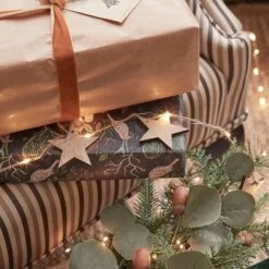 1,8m LED Lichterkette Sterne Aus Holz -Geschäft Für Dekorative Beleuchtung LL21111 1 8m LED Weihnachtsgirlande Sterne aus Holz Geschenke Girlande Tanne