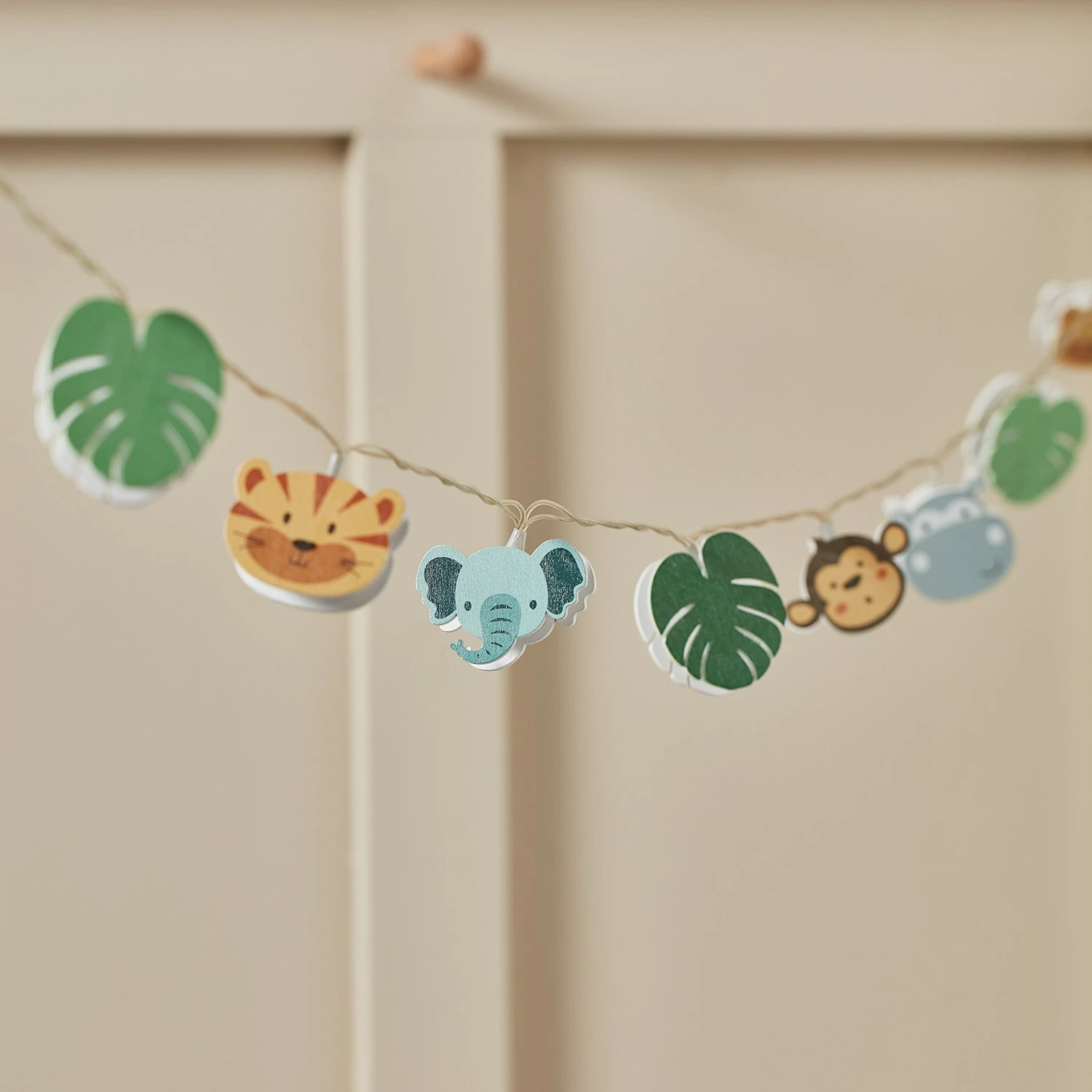 12er Safari Lichterkette Kinderzimmer Aus Holz 4 12er Safari Lichterkette Kinderzimmer Aus Holz – Bild 2