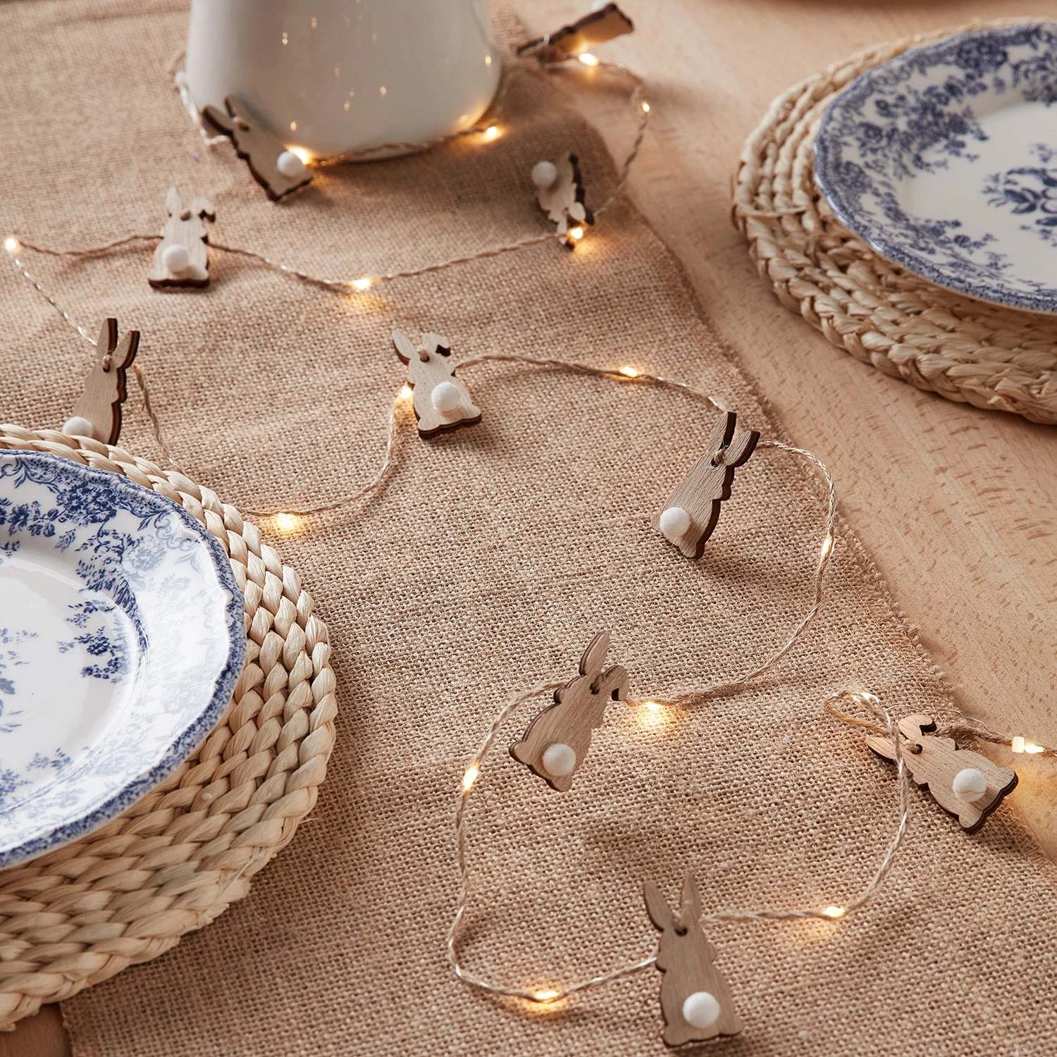 20er LED Lichterkette Hasen Aus Holz 4 20er LED Lichterkette Hasen Aus Holz – Bild 2