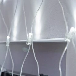 Core Connect 2m X 2m 140er LED Lichternetz Weiß Koppelbar Transparentes Kabel -Geschäft Für Dekorative Beleuchtung ML140WC White LED Net Light P7
