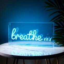 LED Neon Schriftzug Breathe Wanddeko