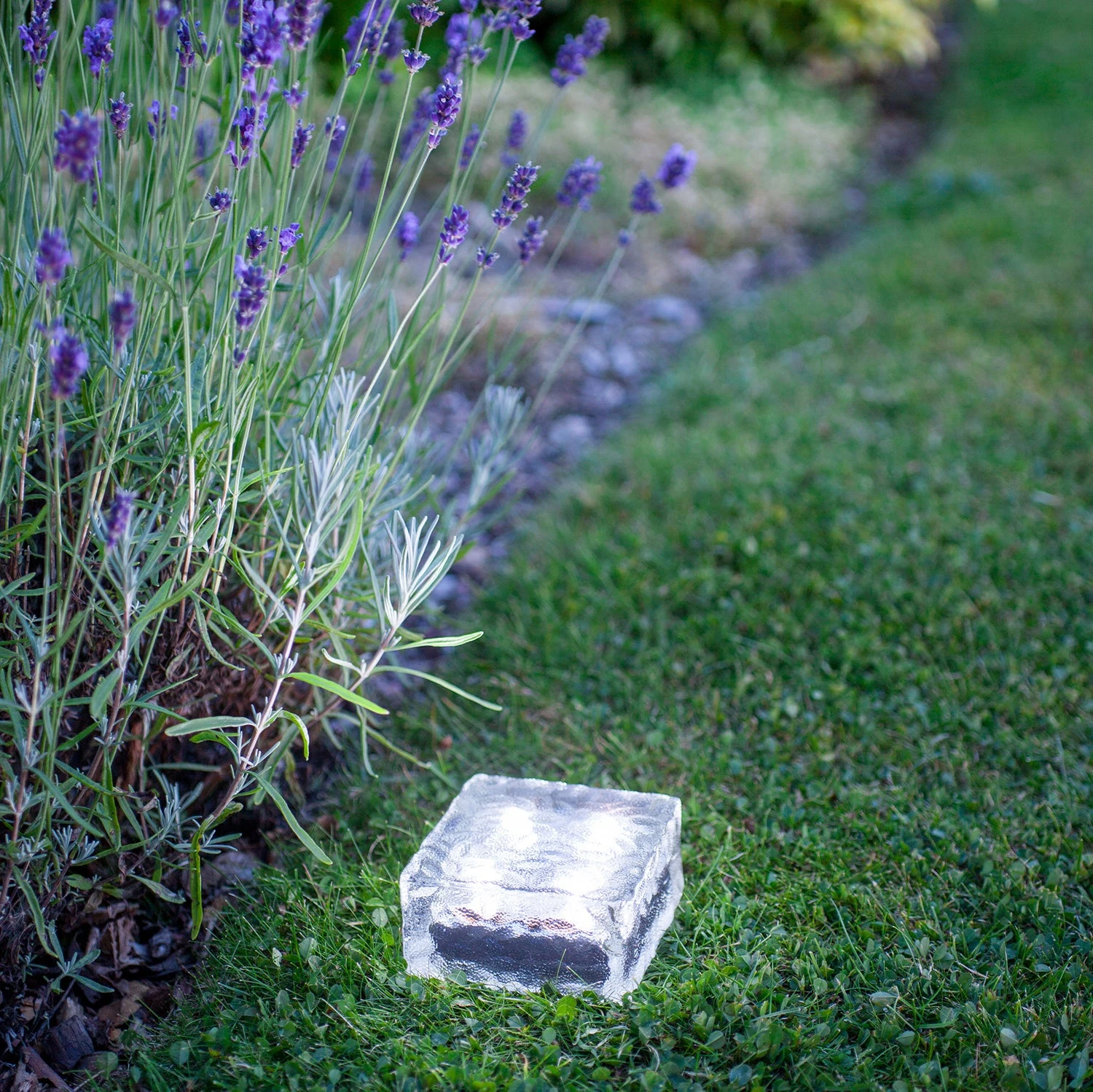 4er Set Große Solar Pflastersteine Weiß 5 4er Set Große Solar Pflastersteine Weiß – Bild 3