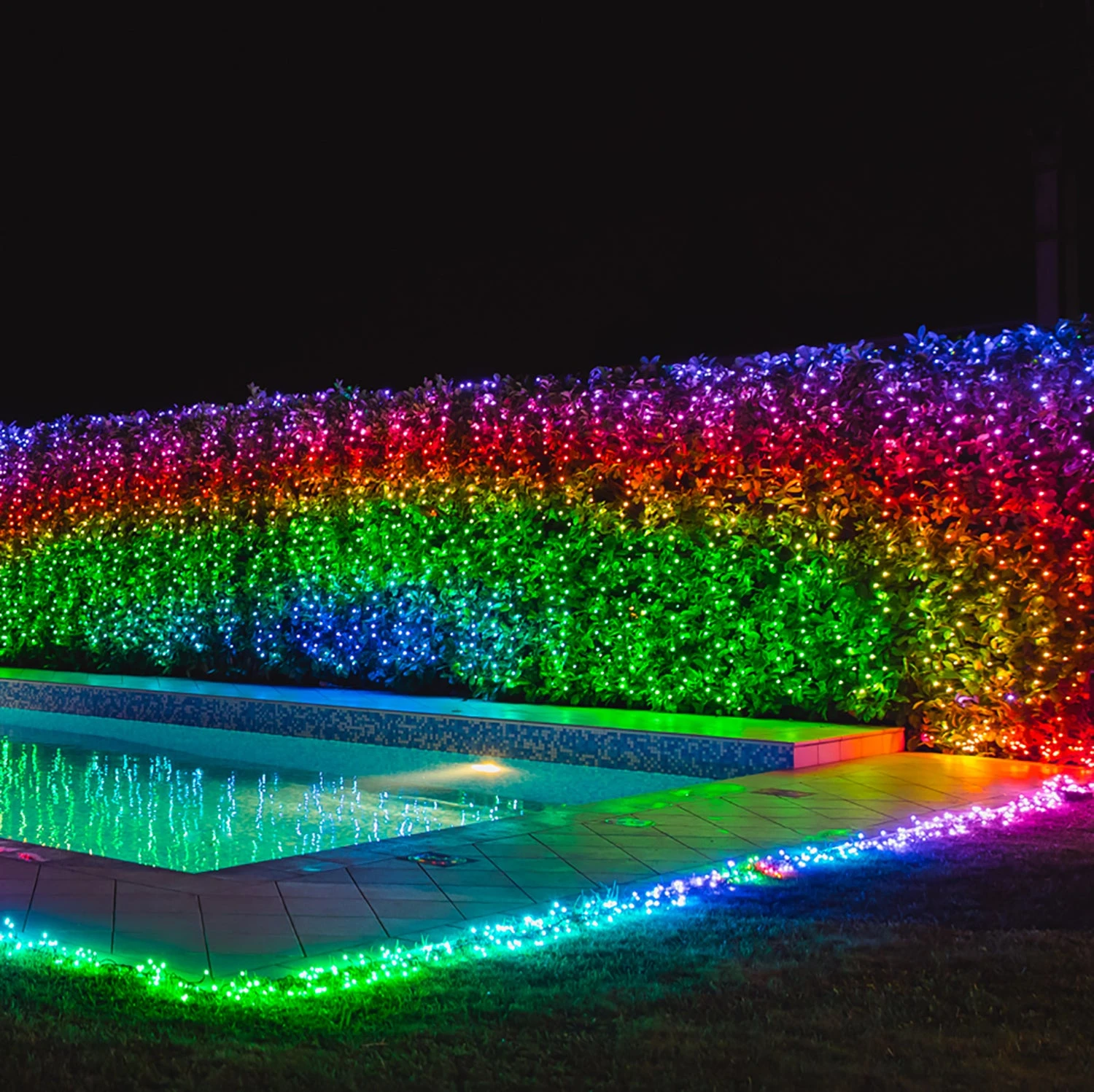 Twinkly 2,1m Smarter Lichtervorhang Bunt Und Weiß Edition Mit 210 LEDs 5 Twinkly 2,1m Smarter Lichtervorhang Bunt Und Weiß Edition Mit 210 LEDs – Bild 3