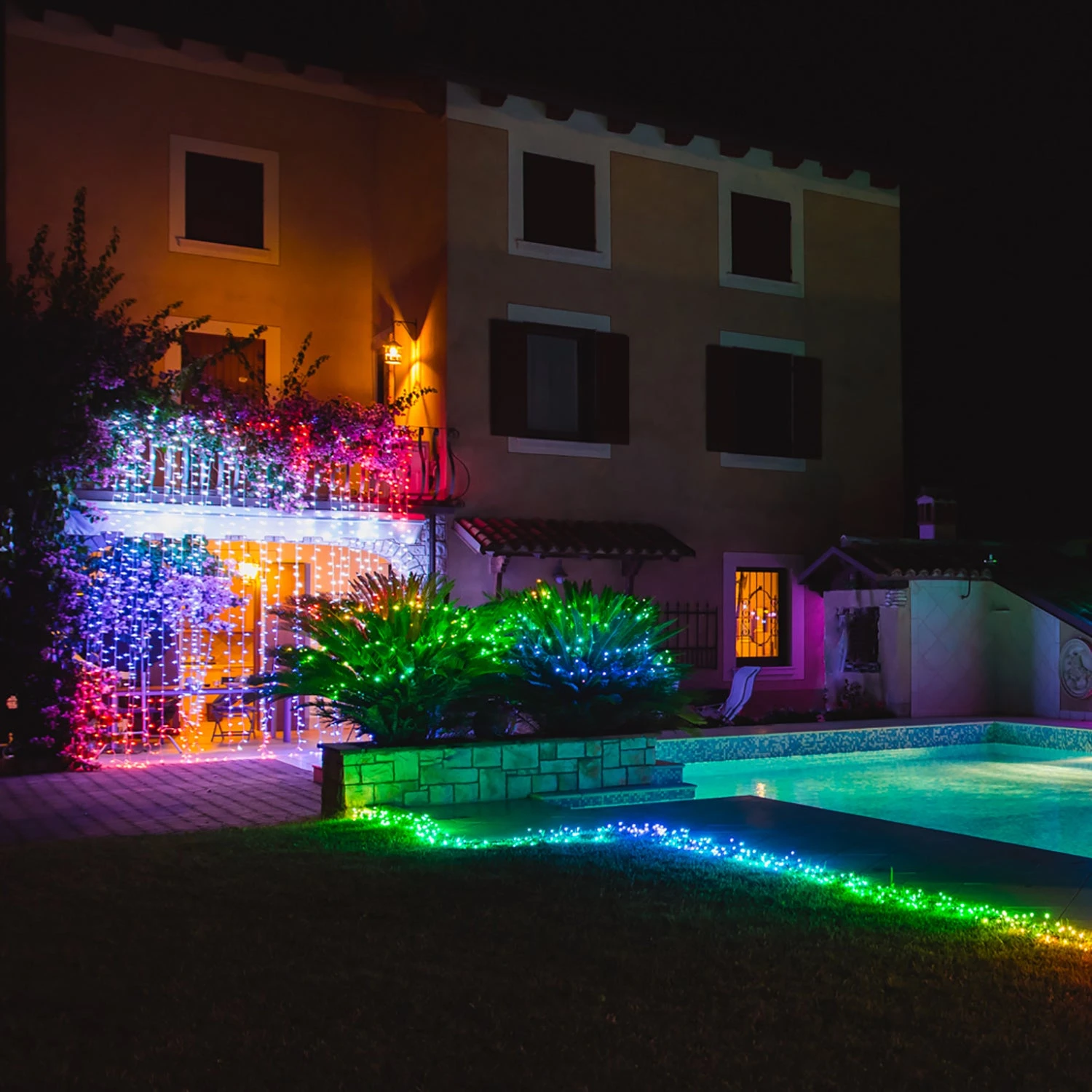 Twinkly 2,1m Smarter Lichtervorhang Bunt Und Weiß Edition Mit 210 LEDs 6 Twinkly 2,1m Smarter Lichtervorhang Bunt Und Weiß Edition Mit 210 LEDs – Bild 4