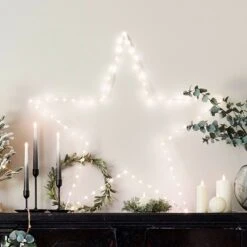 32cm Weihnachtskranz Mit Mistelzweigen -Geschäft Für Dekorative Beleuchtung WEIHNACHTEN Kamin Sims Marmor Schwarz Stab Kerzen Stumpen Kugel Truglow LED Teelicht Girlande Kranz Osby Stern Weihnachts Deko Schmuck Beleuchtung Nahaufnahme